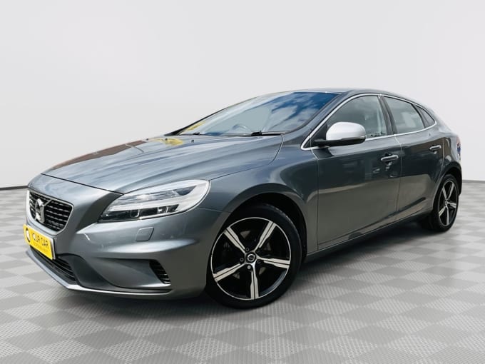 2025 Volvo V40