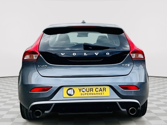2025 Volvo V40