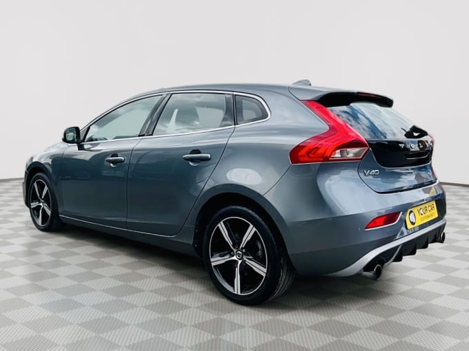 2025 Volvo V40