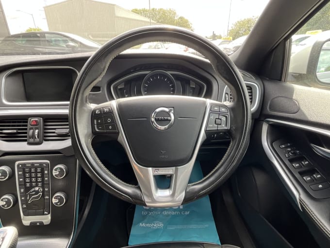 2025 Volvo V40