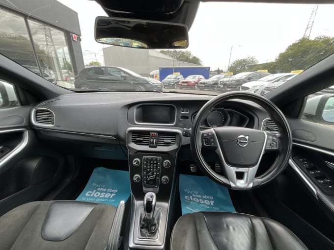 2025 Volvo V40