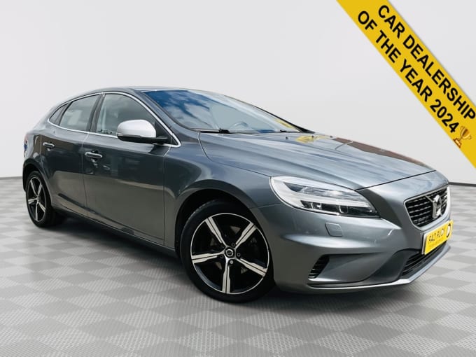 2025 Volvo V40