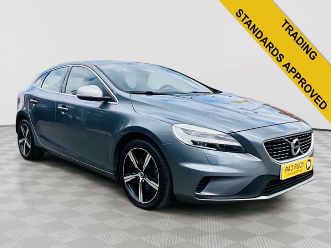 2025 Volvo V40