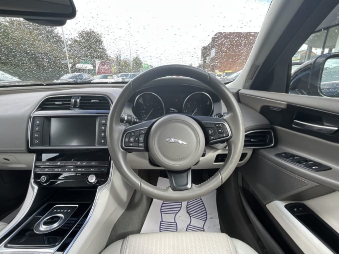 2025 Jaguar Xe