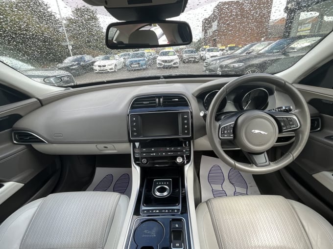 2025 Jaguar Xe