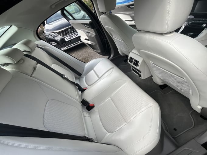 2025 Jaguar Xe