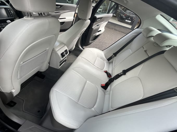 2025 Jaguar Xe