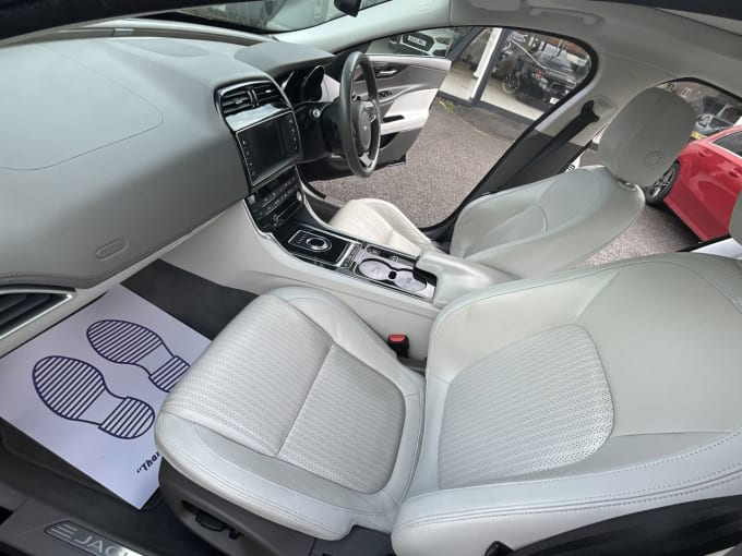 2025 Jaguar Xe