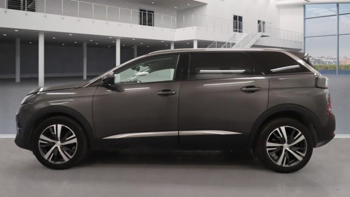 2025 Peugeot 5008