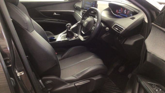 2025 Peugeot 5008