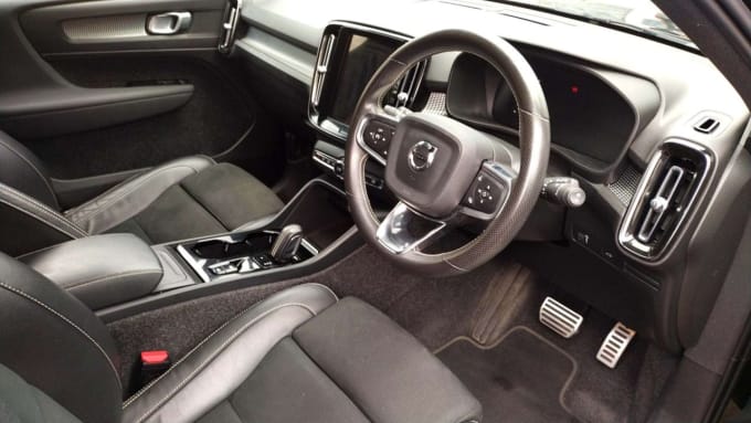 2025 Volvo Xc40
