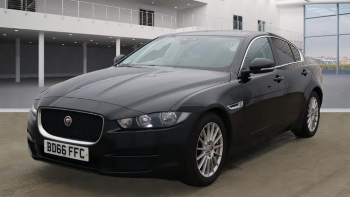 2025 Jaguar Xe
