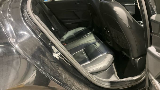 2025 Jaguar Xe