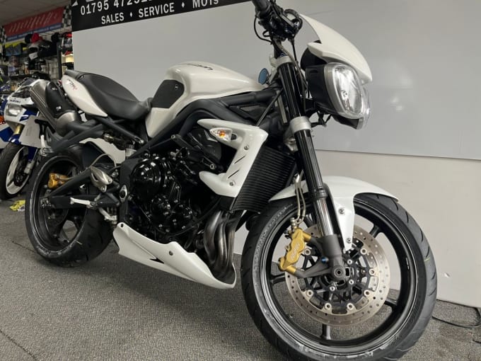 2024 Triumph Street Triple 675