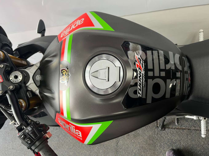 2025 Aprilia Tuono 1100 V4