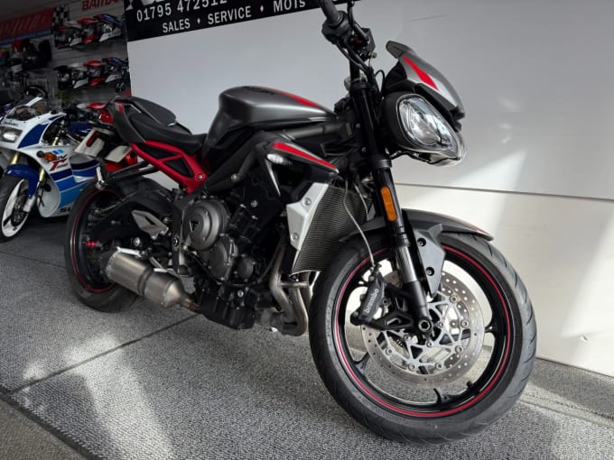 2025 Triumph Street Triple 765