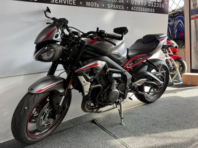 2025 Triumph Street Triple 765