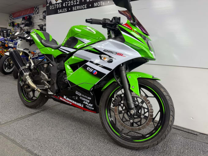 2025 Kawasaki Ninja 250sl