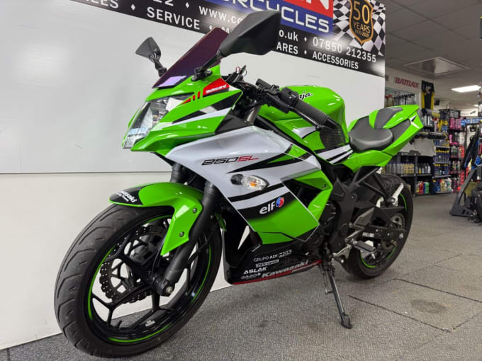 2025 Kawasaki Ninja 250sl