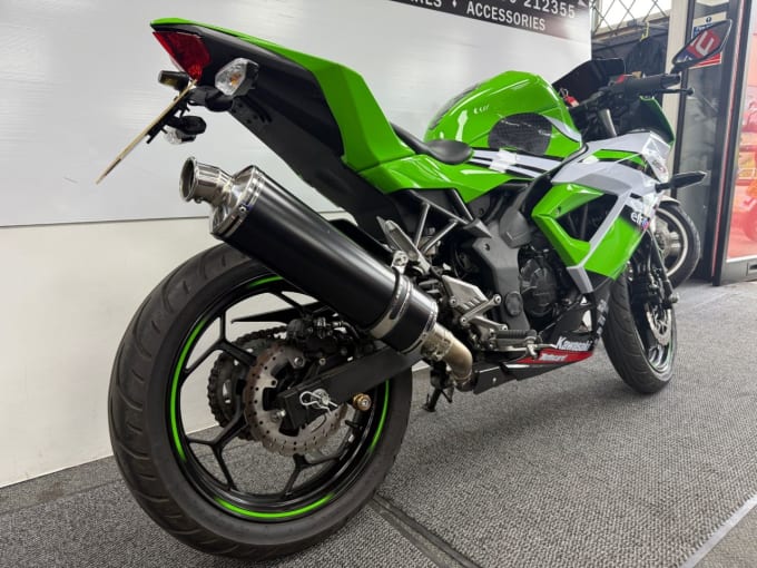 2025 Kawasaki Ninja 250sl