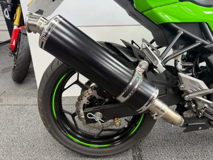 2025 Kawasaki Ninja 250sl