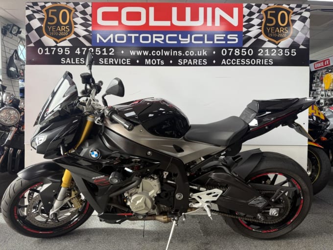 2025 BMW S 1000 R