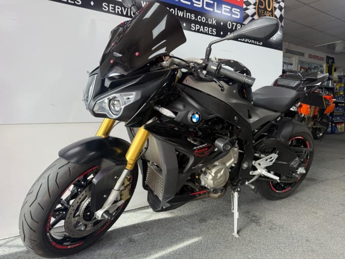 2025 BMW S 1000 R