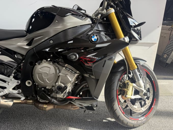 2025 BMW S 1000 R