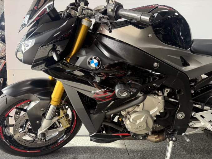 2025 BMW S 1000 R