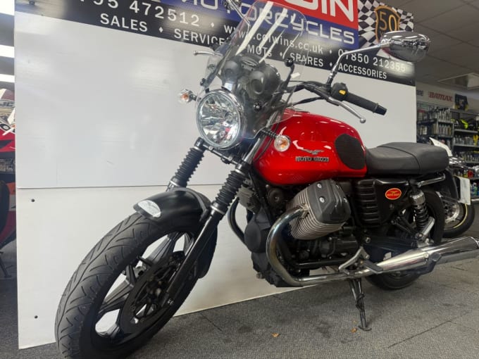 2025 Moto Guzzi V7