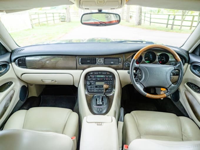 2025 Jaguar Xjr