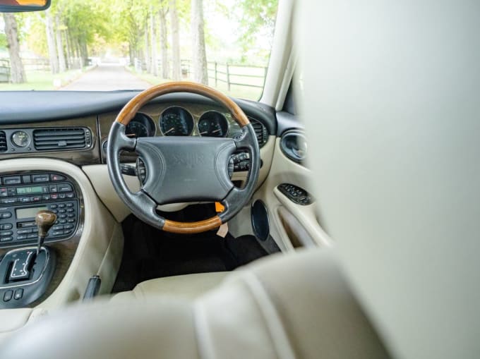2025 Jaguar Xjr