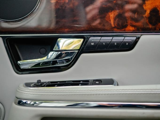 2010 Jaguar Xj