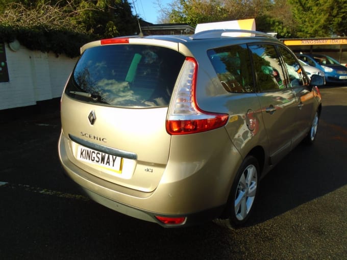 2025 Renault Grand Scenic