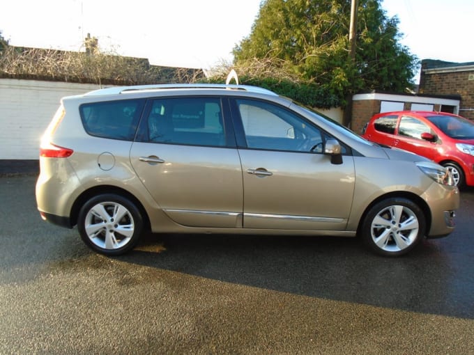 2025 Renault Grand Scenic