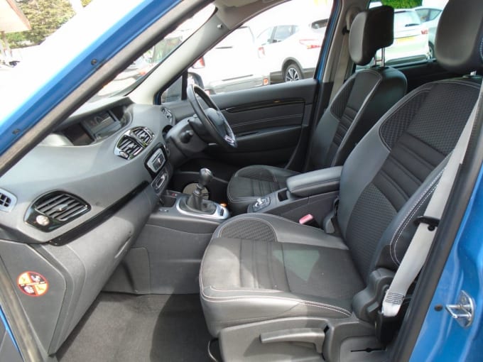 2025 Renault Grand Scenic