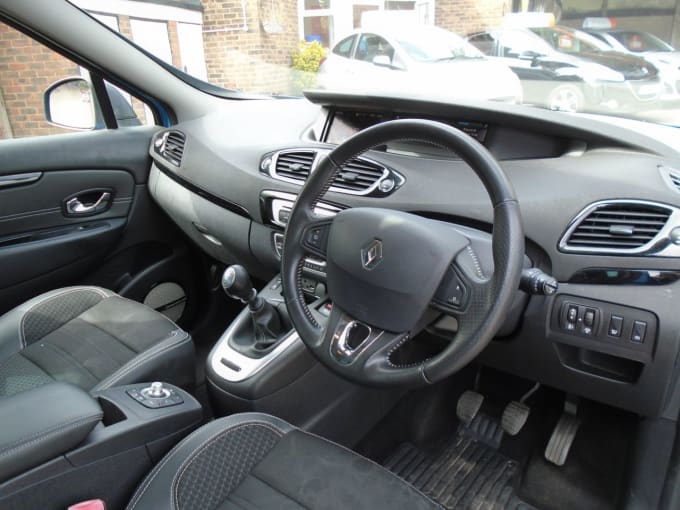 2025 Renault Grand Scenic