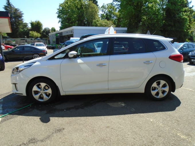2025 Kia Carens