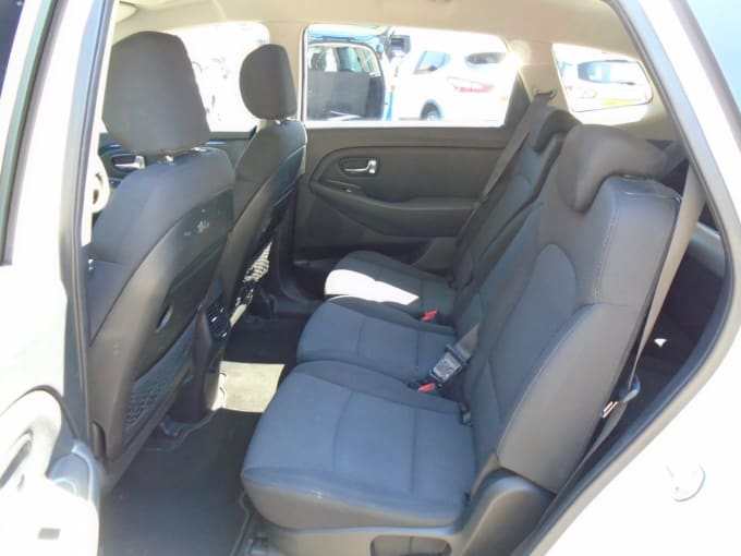 2025 Kia Carens