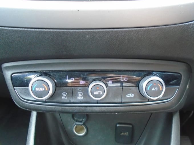 2025 Vauxhall Crossland X