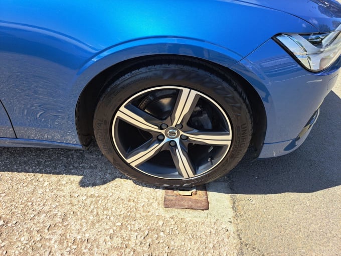 2025 Volvo V90