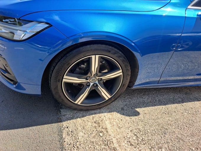2025 Volvo V90