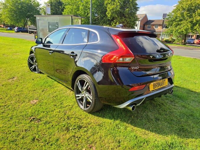 2025 Volvo V40