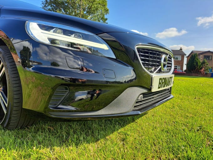 2025 Volvo V40