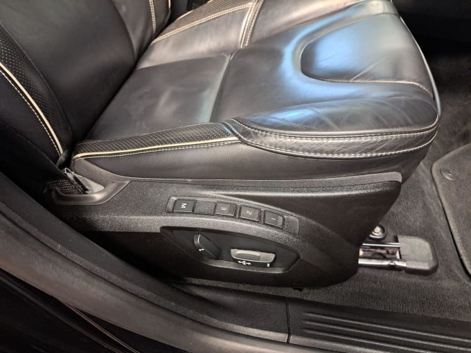 2025 Volvo V40