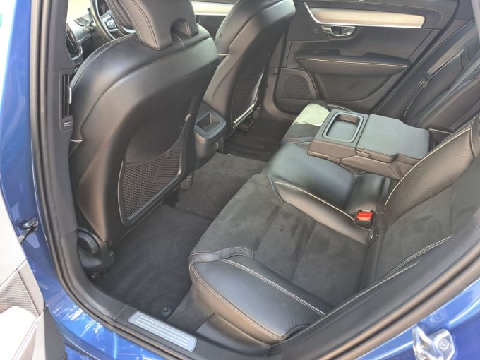 2025 Volvo V90
