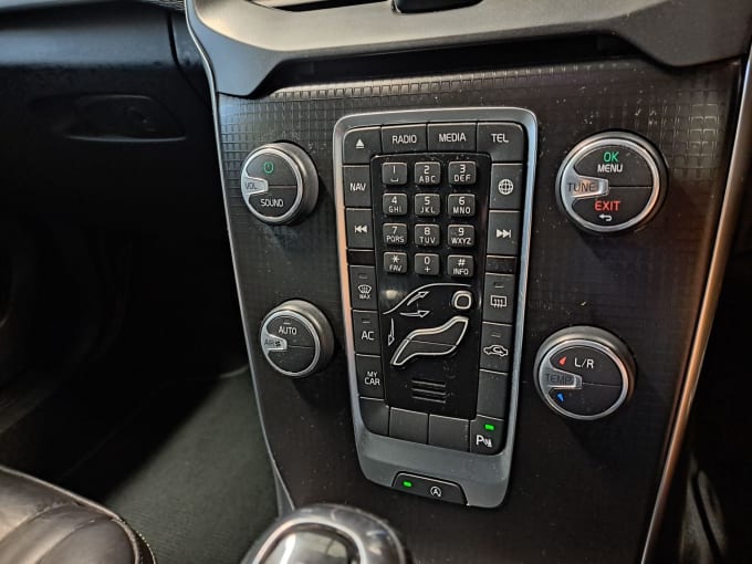 2025 Volvo V40
