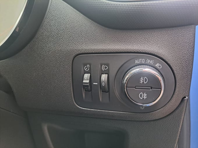 2025 Vauxhall Crossland X