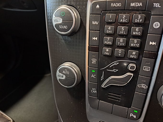 2025 Volvo V40