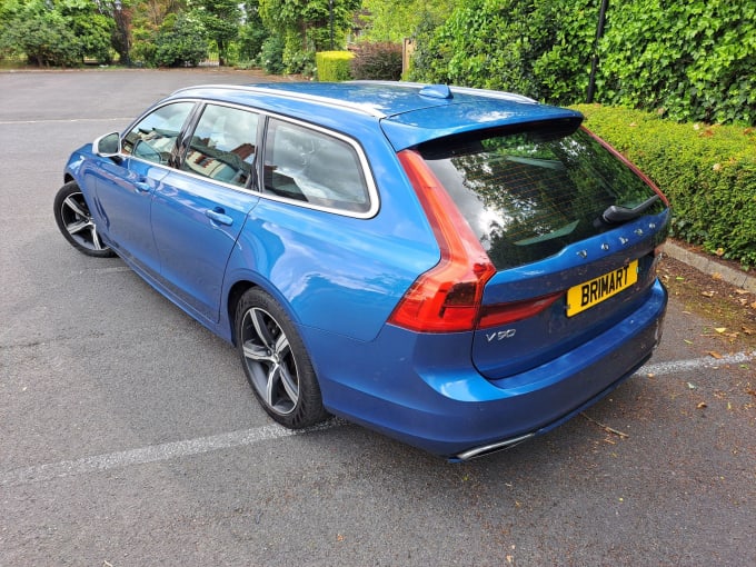 2025 Volvo V90